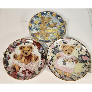 Franklin Mint Bear Plates Set Of 3 w/ Certificates And Stand For Each Plate (G2)